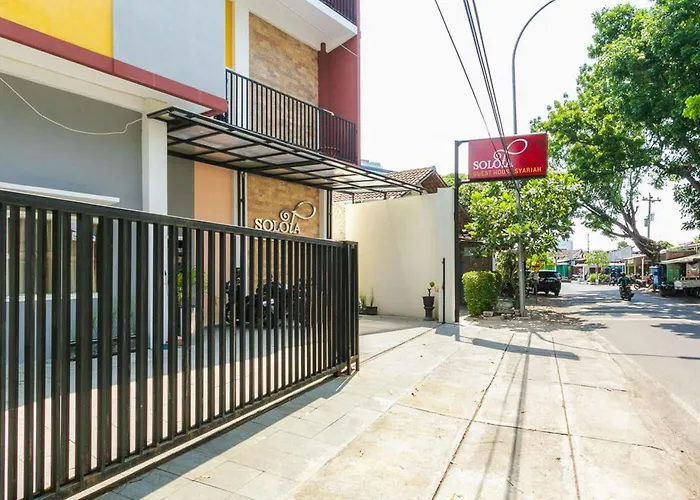 RedDoorz Syariah near Purwosari Train Station Hotel Surakarta 